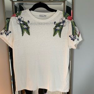 super cute t-shirt with embroidered flowers!